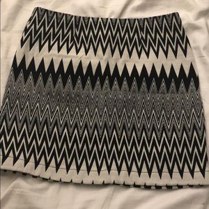 Geometric mini black and white skirt